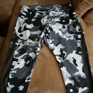 B1G1  Old Navy Active Capris Sz xxl